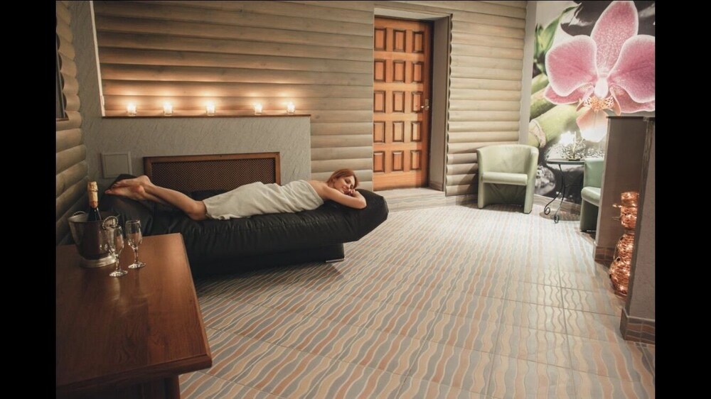 Hotel Shale