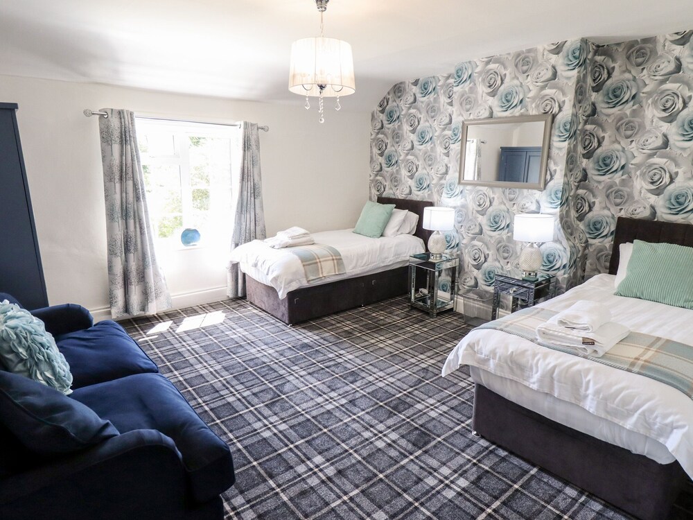 Holly Cottage