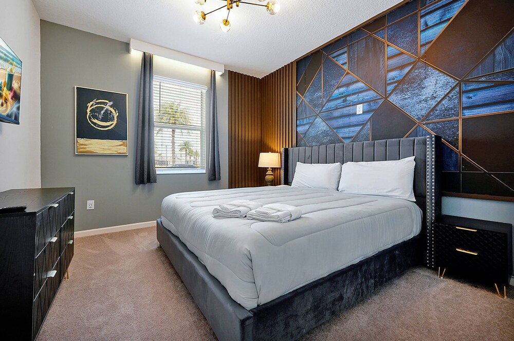 Luxury and Sophisticated 15 BR Ensuite