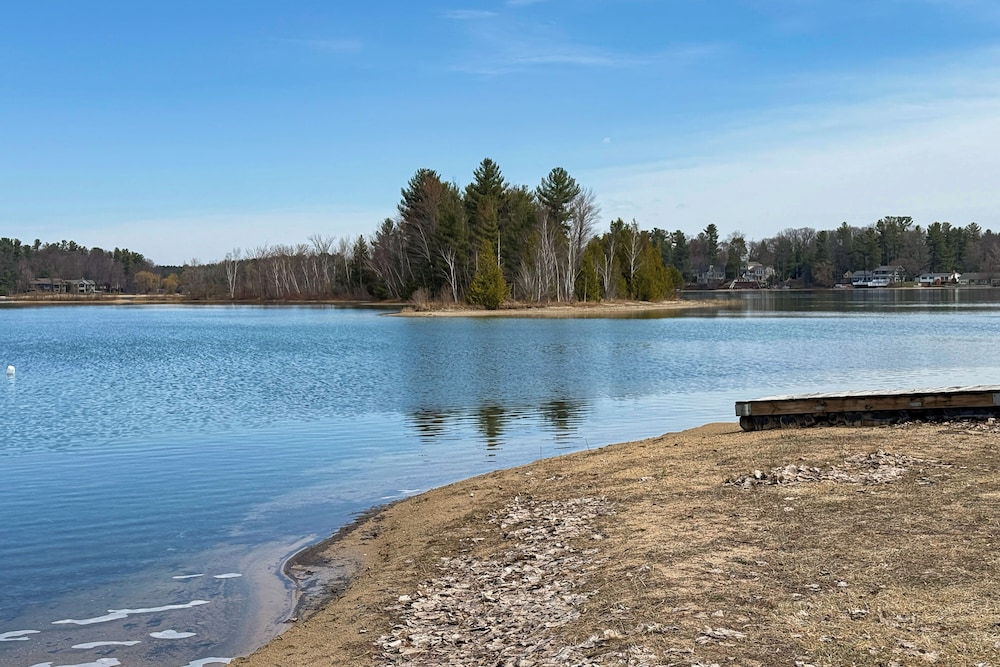 Charming 3BR Home w/ Lake Access & Pool Table