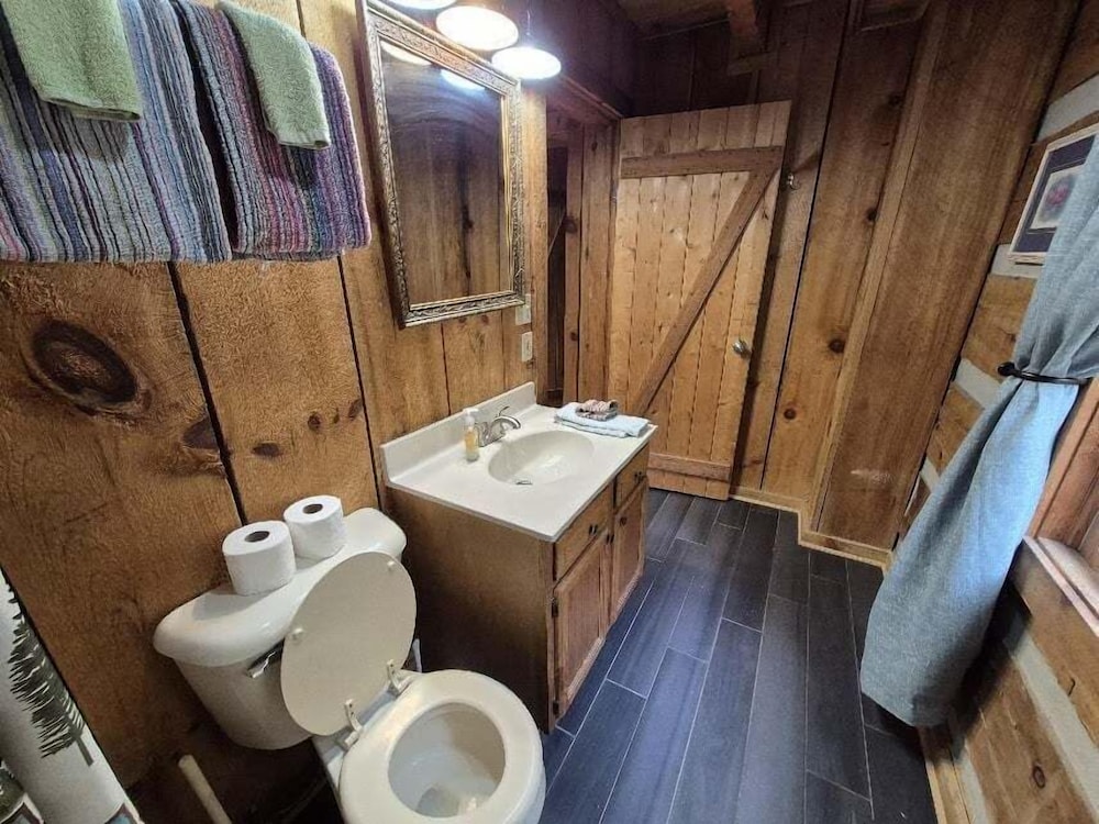 The Fur Traders Cabin- Pigeon Forge 2 Bedroom Cabin