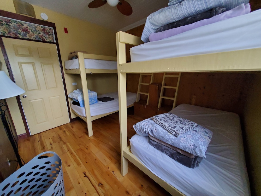 Levis Vacations - Auberge Jeunesse LouLou's Backpacker Hostel - Property Image 85