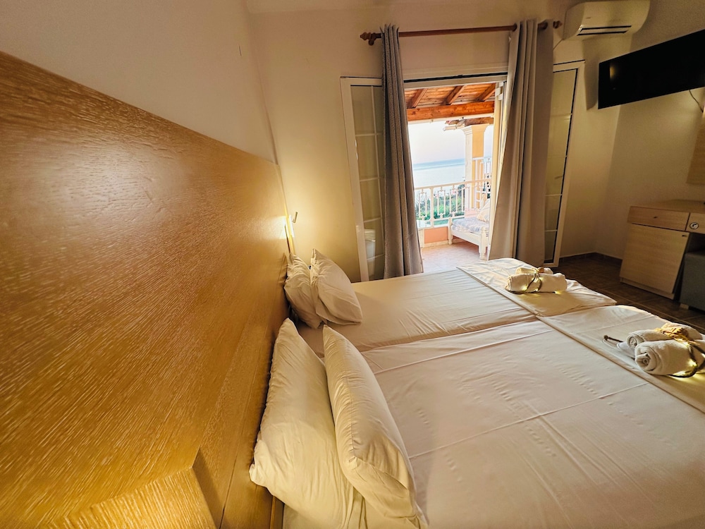 Nikos Apartments
