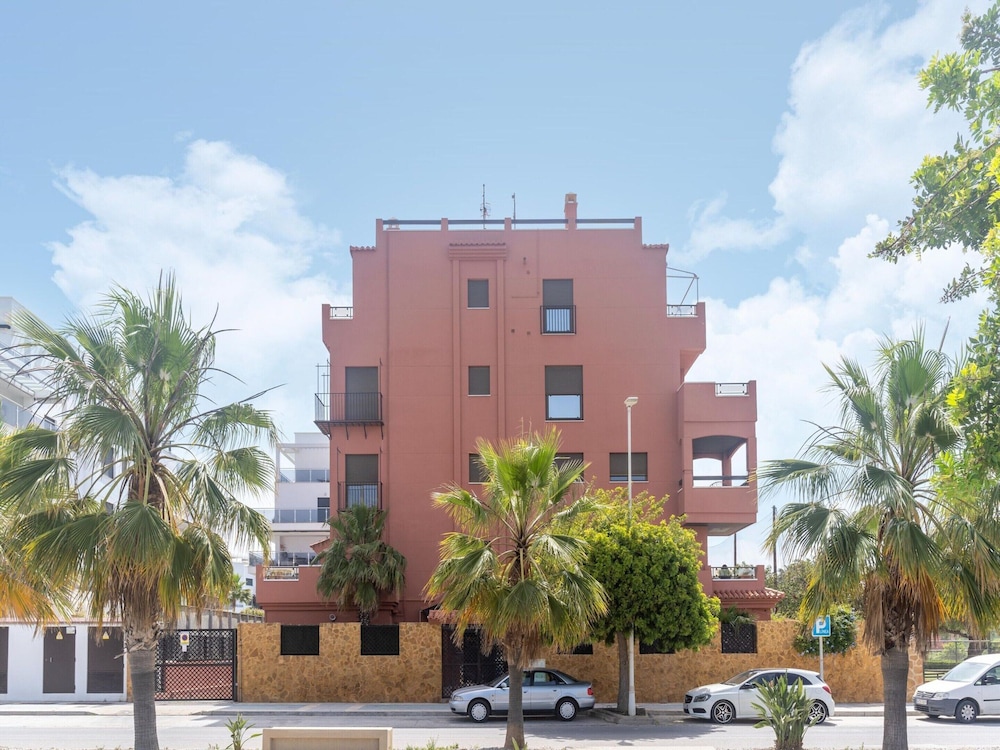 Spacious Apartment With 2 Terraces