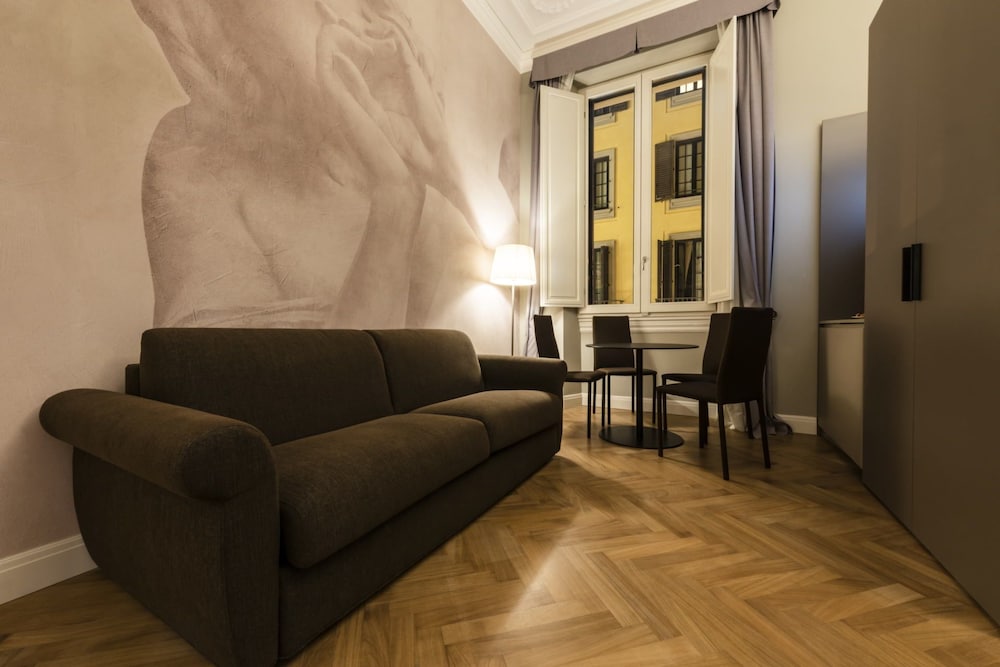 Daphne Guest Hause