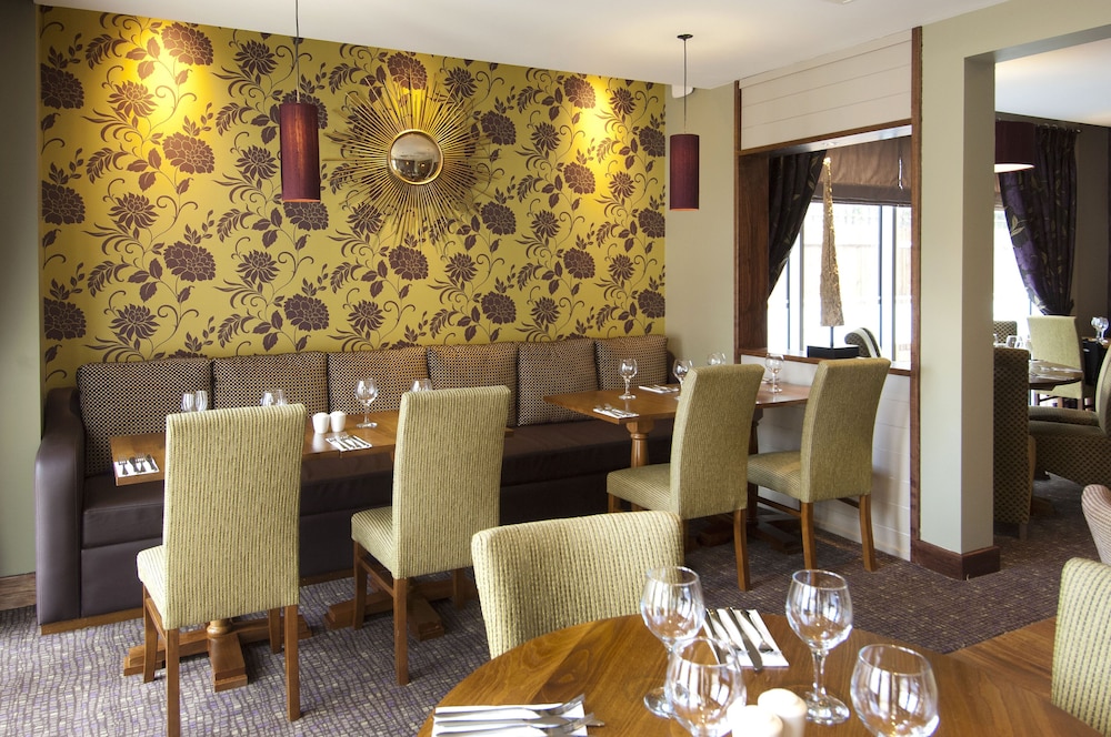 Premier Inn London Ealing 9