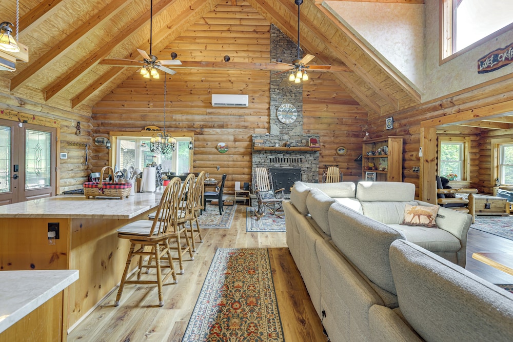 Hot Tub & Game Room: Deep Creek Winter Getaway