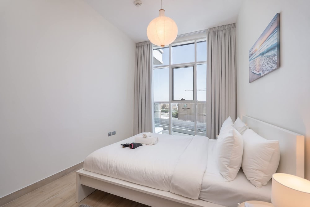 Sleek 1 Bedroom in Studio One With Great Amenities