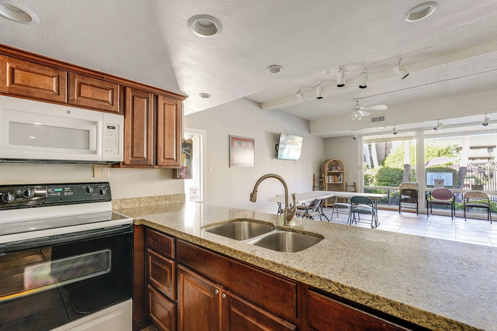 < 1 Mi to Old Town: Scottsdale Condo w/ Balcony