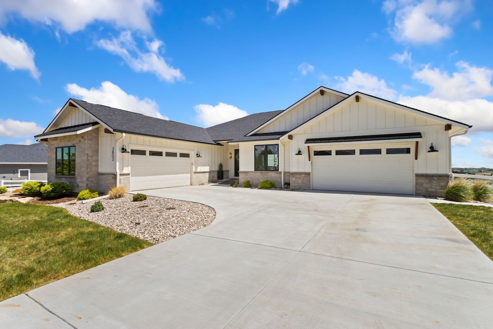 Bridle Ridge Retreat Modern Comfort, Open Views