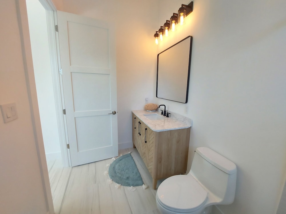Silver Palms - Brand New Designer Home On Banks Road 2 Bedroom Home
