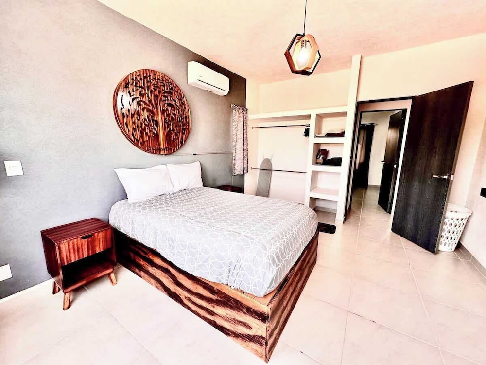 Private Jacuzzi and Pool 2 Level House
