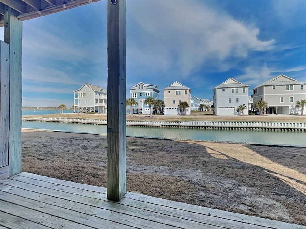 Queens Grant by Topsail Realty