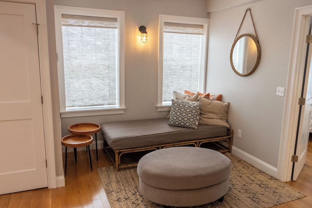 The Newport Lofts - 364 Thames Street