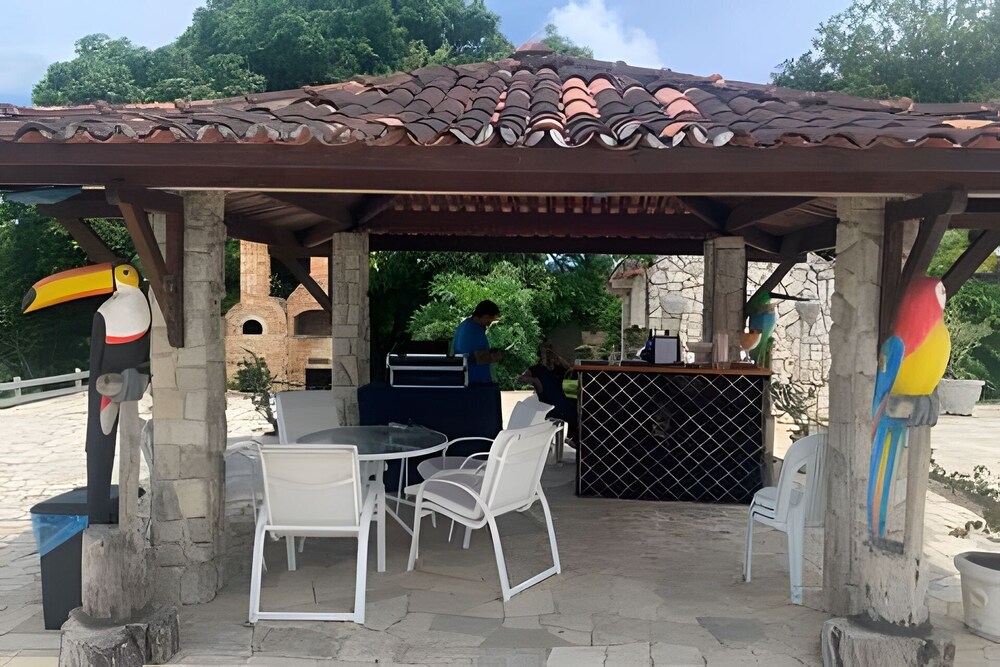 Sítio em Aldeia com piscina vista vale