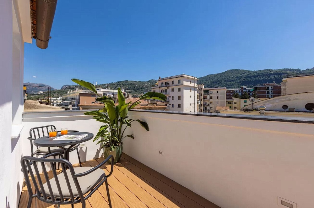 Elegant Suite With Balcony In Sorrento Center Near Oldtown