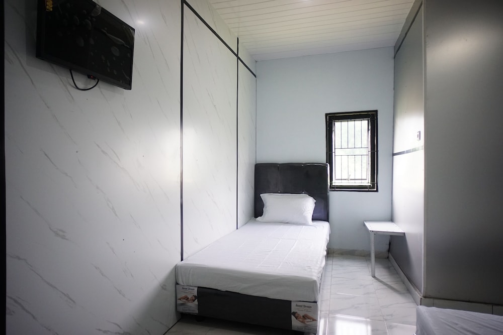 OYO 94903 Akasia Guesthouse
