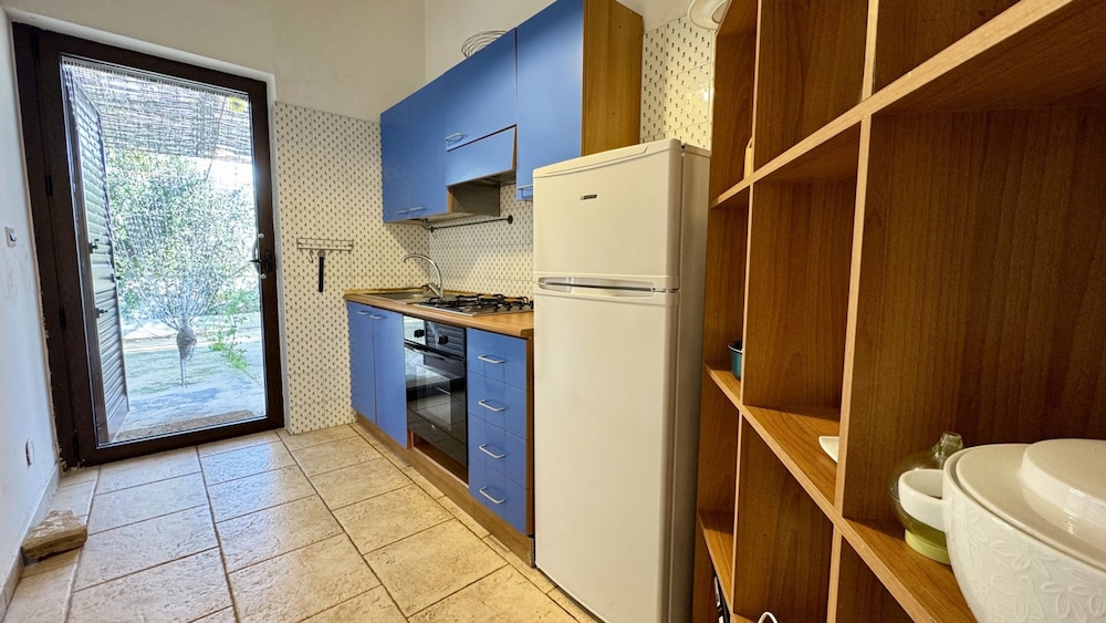 Villetta Certosina 1 - Villa Just a few Meters From the sea