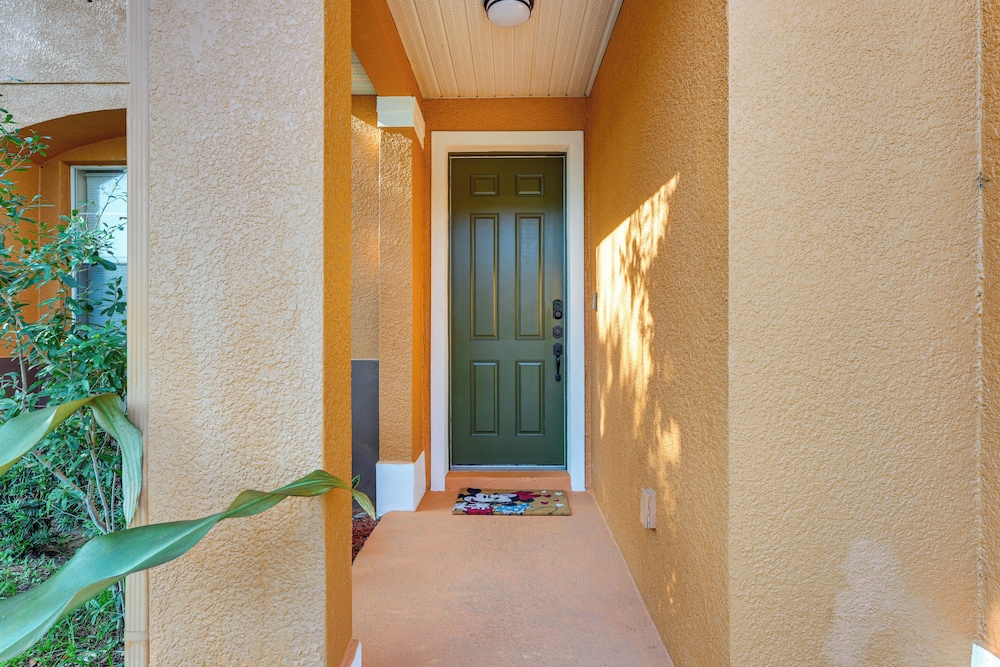 2 Mi to Wdw: Townhouse w/ Patio & Pool Access