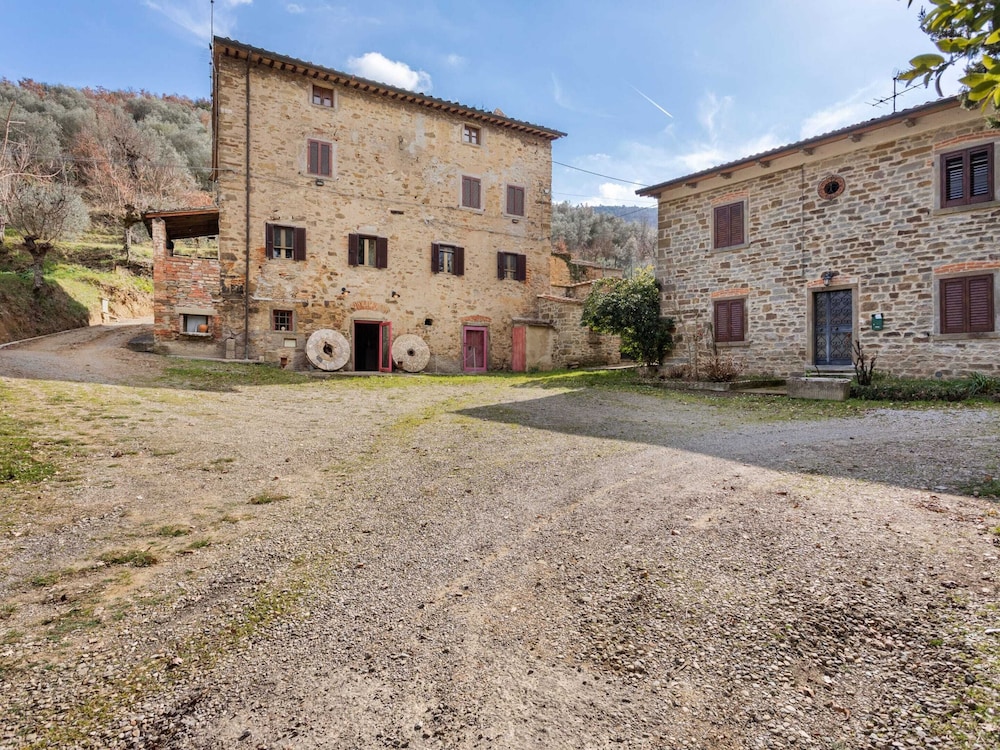 Tuscan Country House Near Castiglion Fiorentino view 3