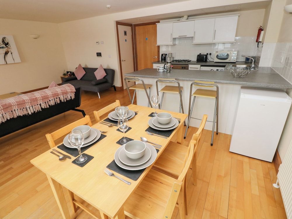 15 Sovereign House