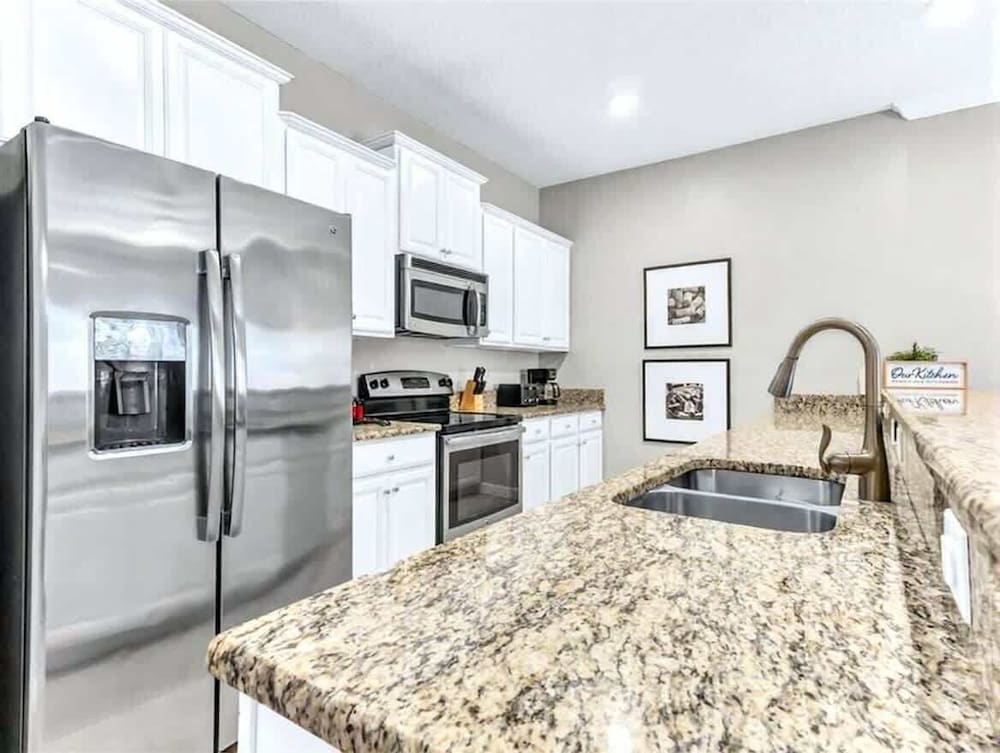 Paradise 4Bd w Private Pool Waterpark 8951
