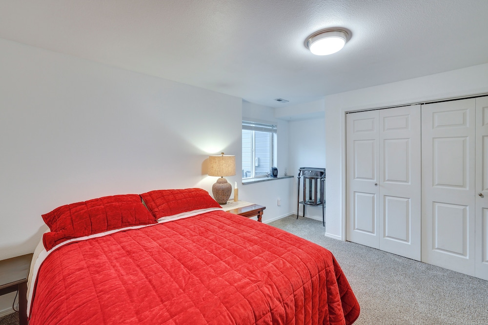 6 Mi to Dtwn Lewiston: Quiet Home w/ Views