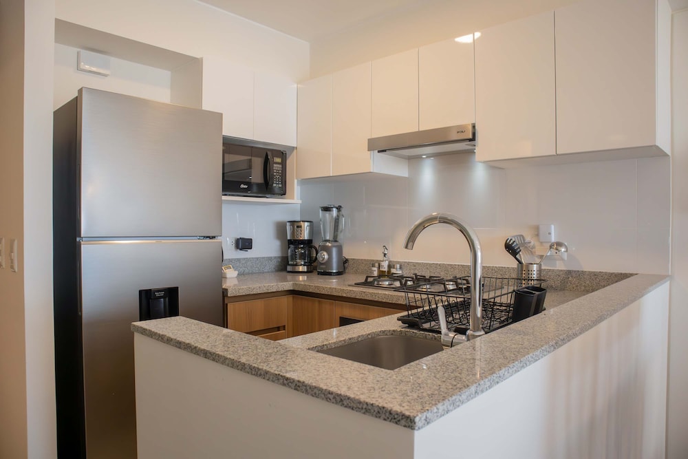 w Beautiful 3BR w Balcony in San Isidro