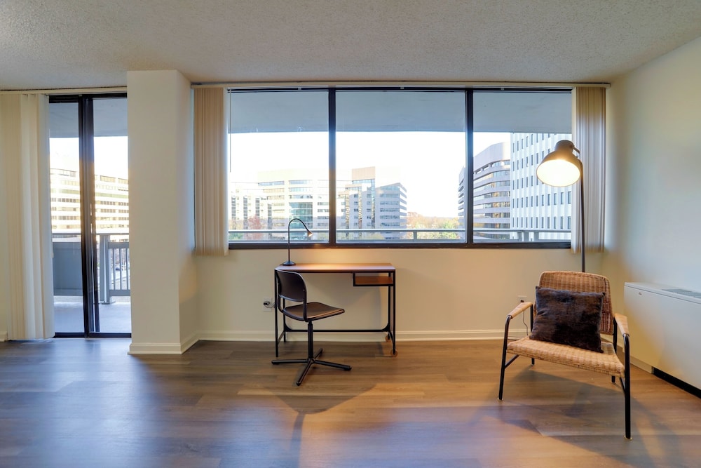 Stay with Comfort in Crystal City