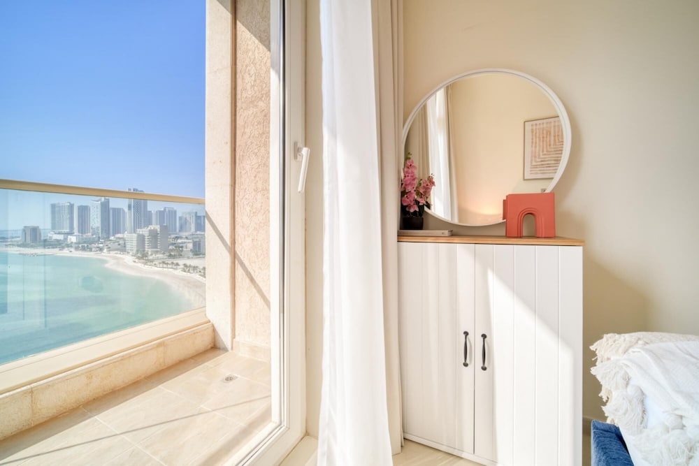 Reem Island Beach Escape w Stellar Balcony Views