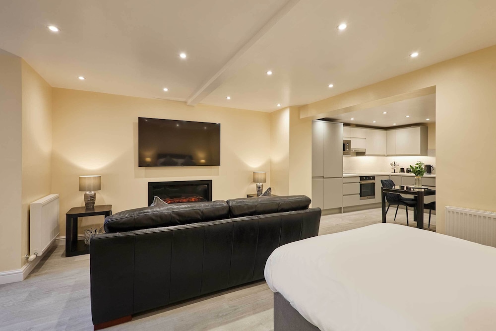 Host Stay Ross View Basement Apartment