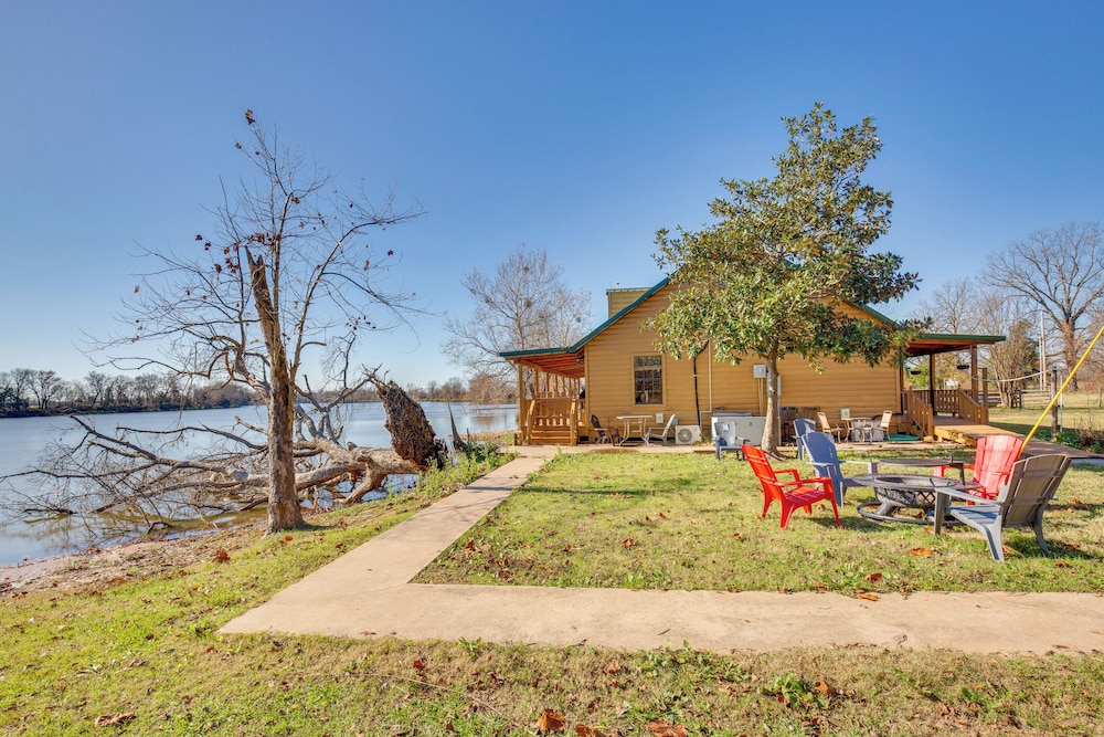 Private Lake On-site: Secluded Retreat in Grant!
