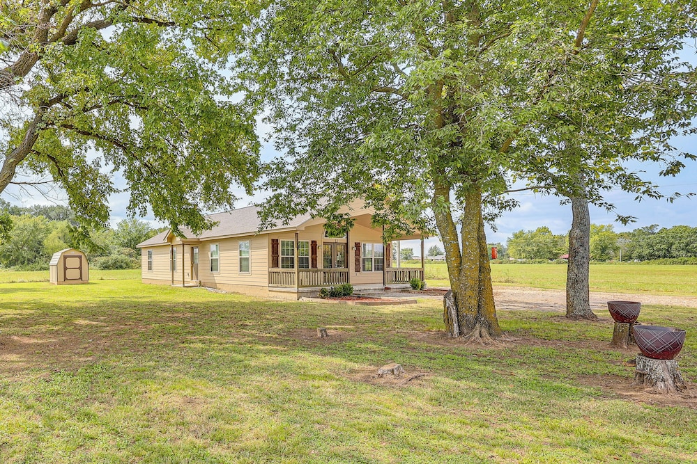 3 Mi to Arkansas River: Rural Family Home w/ Yard