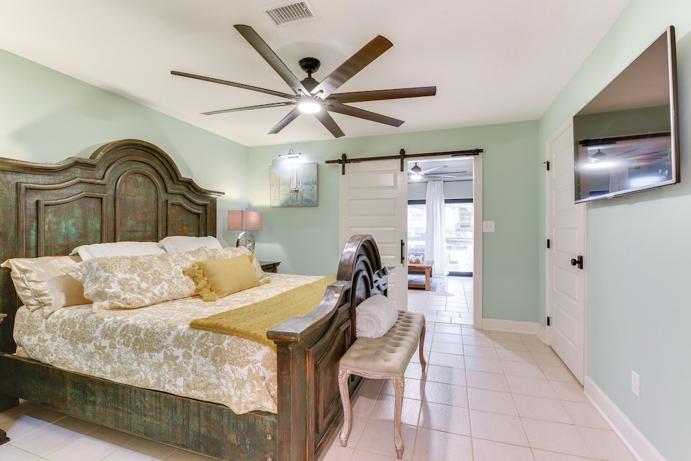 Boat, Fish & Walk to Beach: Waterfront Destin Gem!