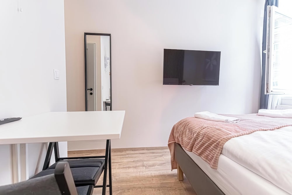 4BR Apt. for Groups 6-Min to Stadthalle