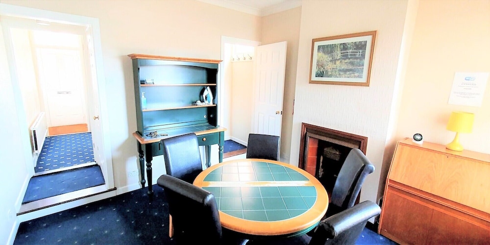 3-bedroom Victorian House With Superfast Wi-fi view 3