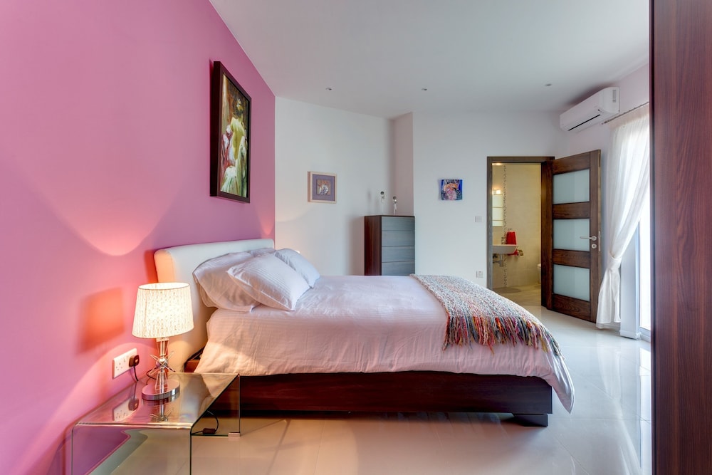 Luxury 2 Bedroom Penthouse in St Julians view 2