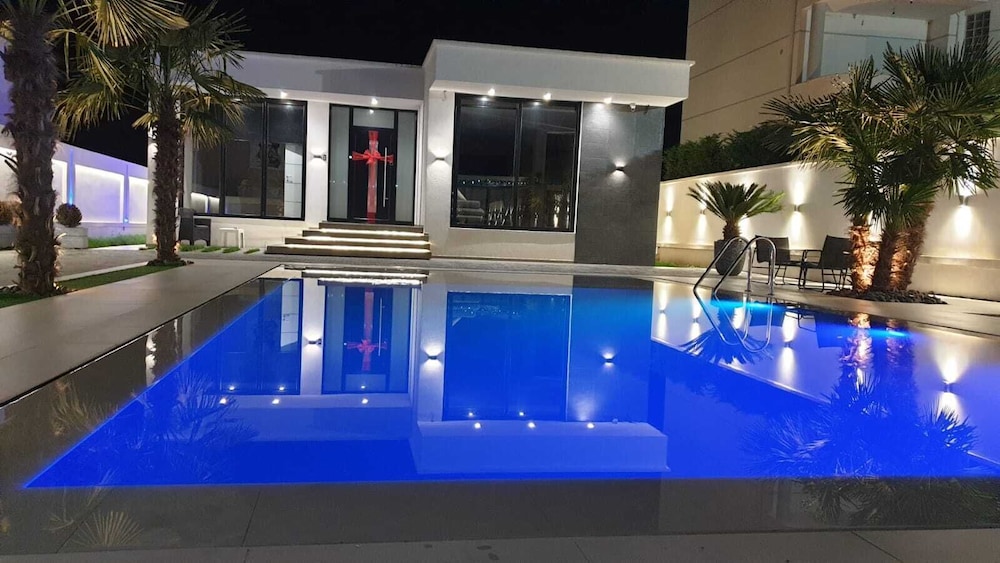 La Mirage Group Villas