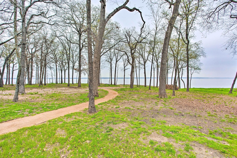 Waterfront Lake Tawakoni Home w/ Fire Pit! view 5