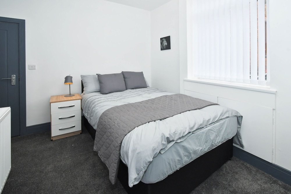 Townhouse @ Eastwood Place Stoke view 5