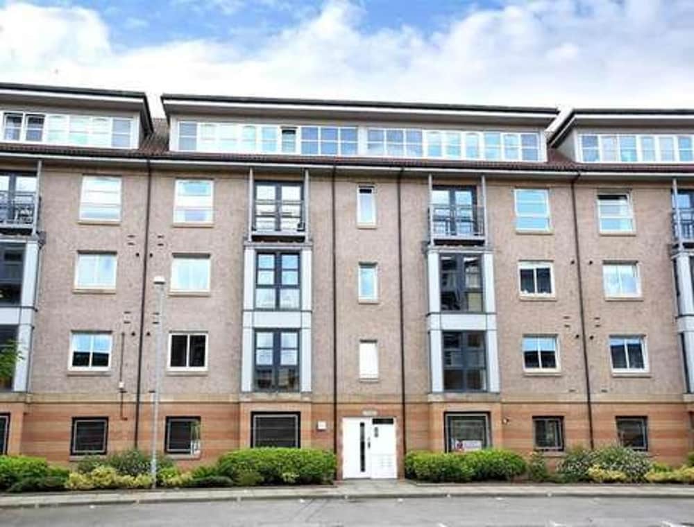3 Bed Flat - Sleeps 6 - Parking - Wifi
