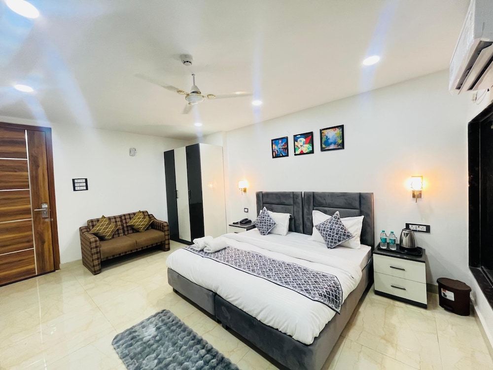 Roomshala 183 Hotel Aroma Chattarpur