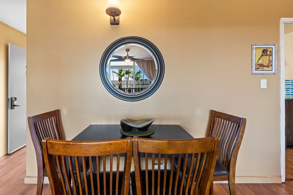 Kalama Terrace P-307 - 3rd-floor Walkup, 7 min Walk to Charley Young Beach, AC!