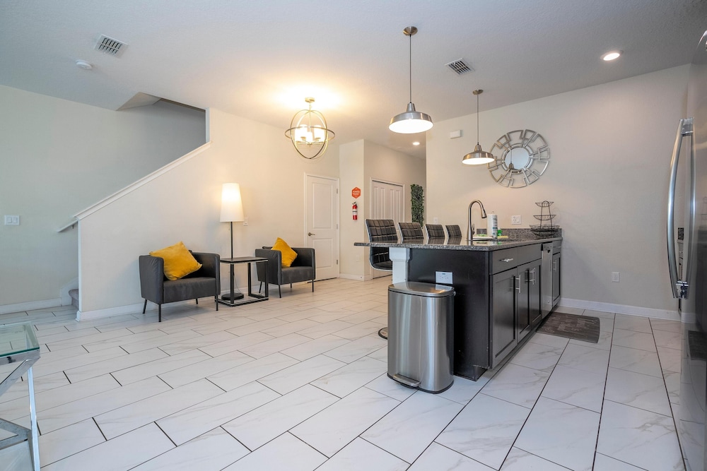 3085 TS - Opulent 5 BR Townhome Private Pool