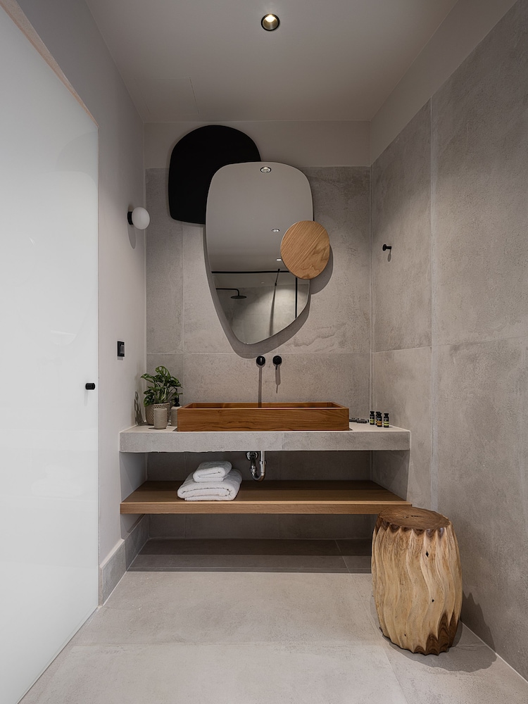 Lithinon Luxury Suites