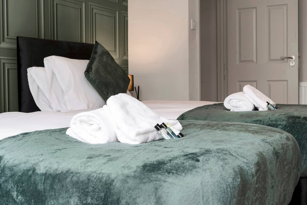 Free Parking Fast Wifi 2 Min to Cardiff City