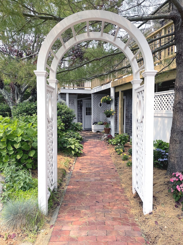 Salt House Inn