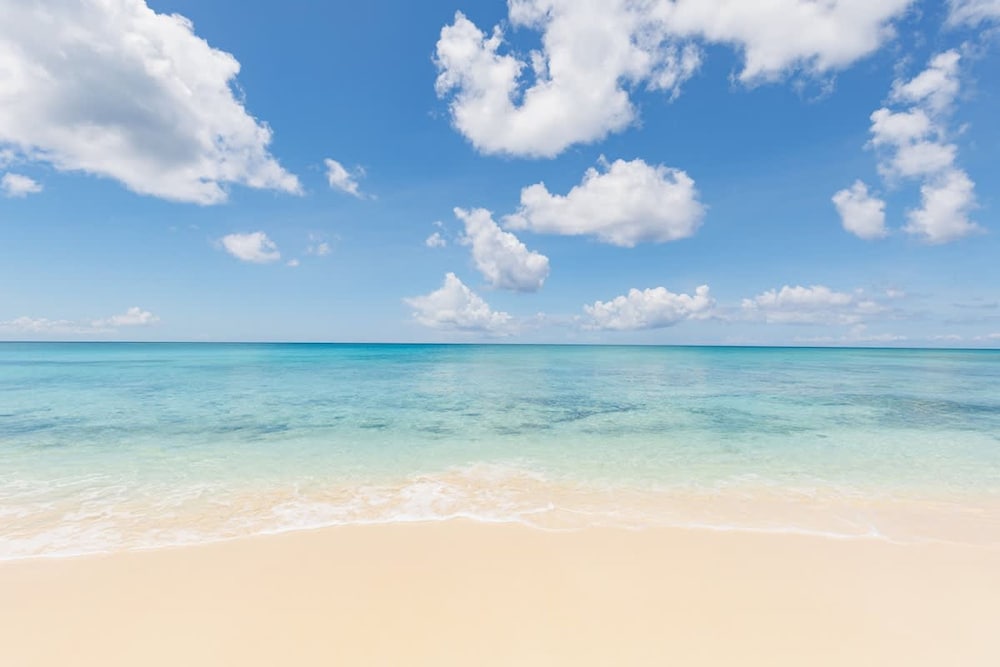 Newly Renovated Notos Cove Villa Property