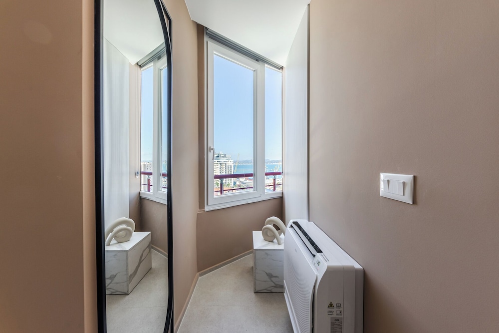 Marina Jacuzzi Suites 2 by  PS