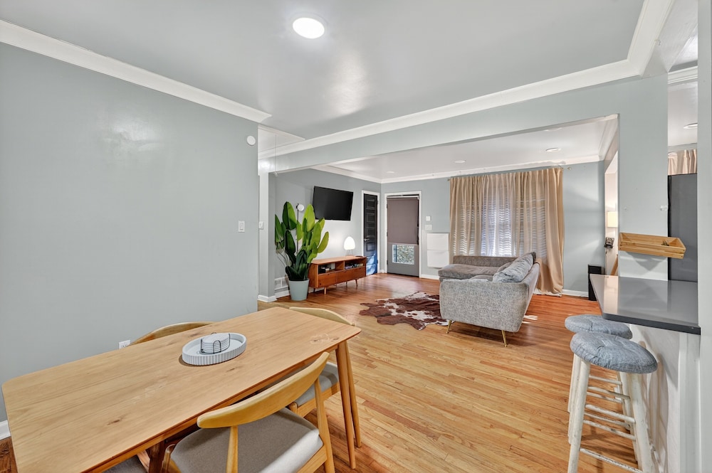Charming East Atlanta Oasis Meets City Vibe 2 Bedroom Home